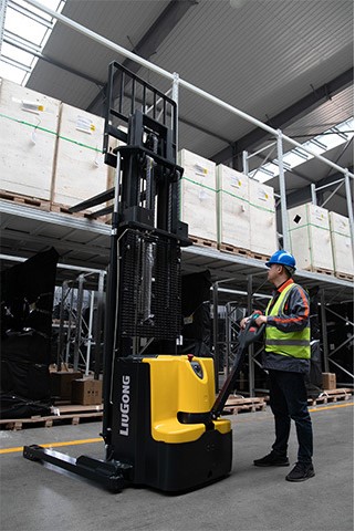 Xe nâng điện stacker liugong